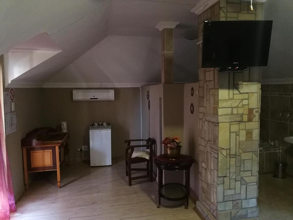 Bougain Villa Guesthouse Winburg エクステリア 写真