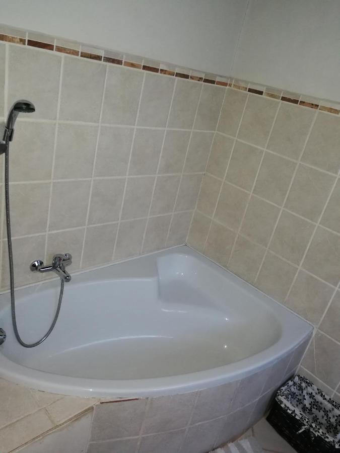 Bougain Villa Guesthouse Winburg エクステリア 写真