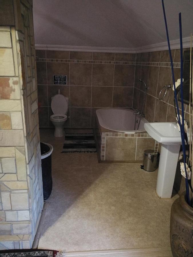 Bougain Villa Guesthouse Winburg エクステリア 写真