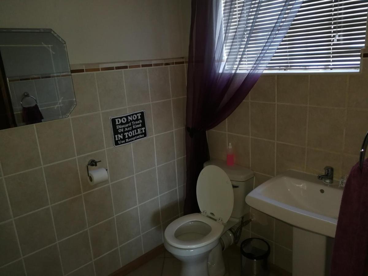 Bougain Villa Guesthouse Winburg エクステリア 写真